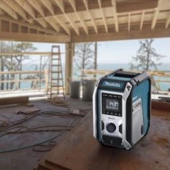 Radio de chantier sans fil Makita DMR114 Radio de chantier Secteur & batterie - 10,8 à 18 V Li-ion - Bluetooth - Machine seule -Makita Soldes 12042511e0bf86caf3ec7e2a617874ba
